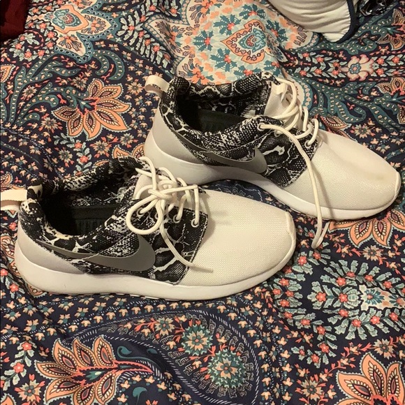 Nike Shoes - Picture 3 of 4